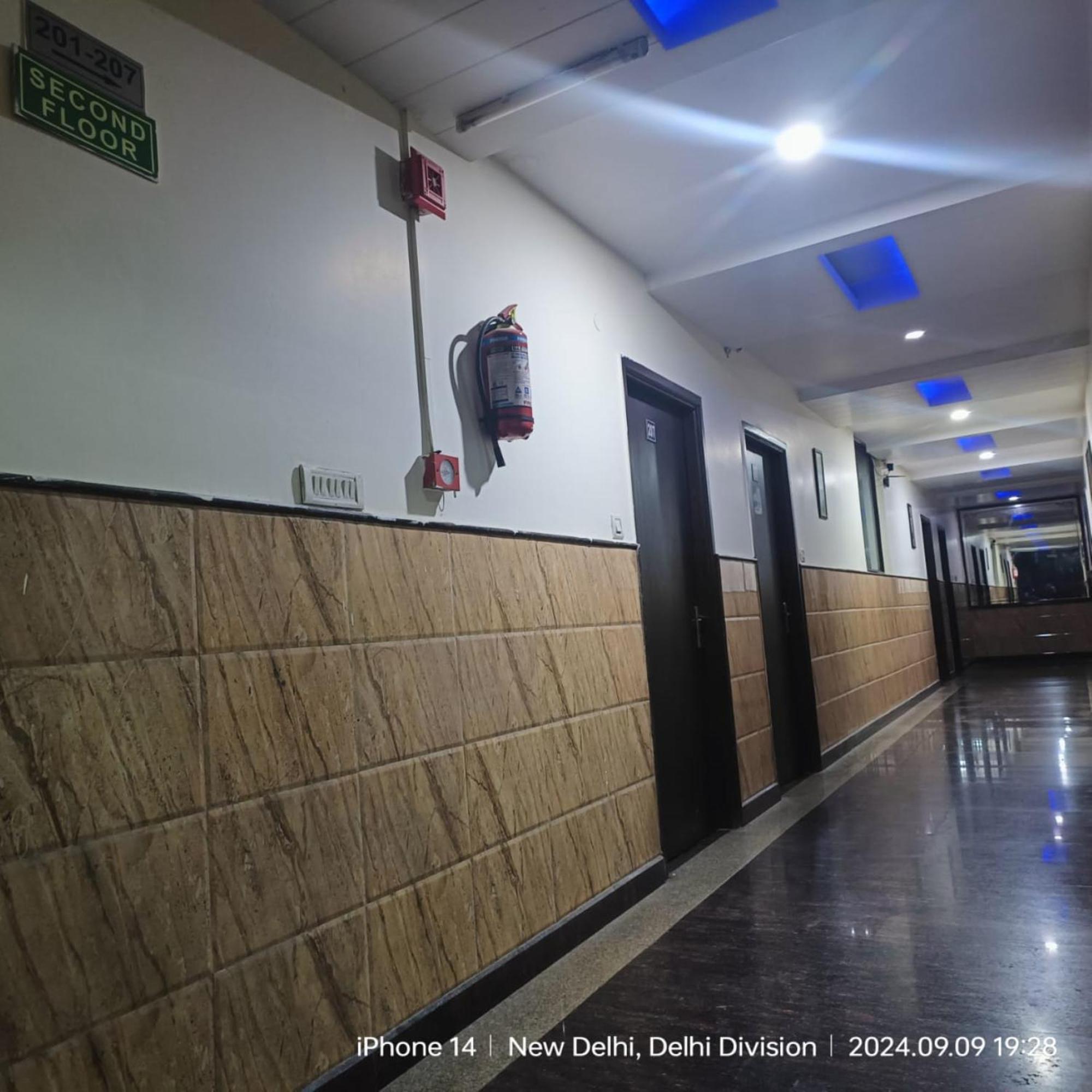 Jet Fox By Aero View Hotel, Delhi Airport Нью-Дели Экстерьер фото
