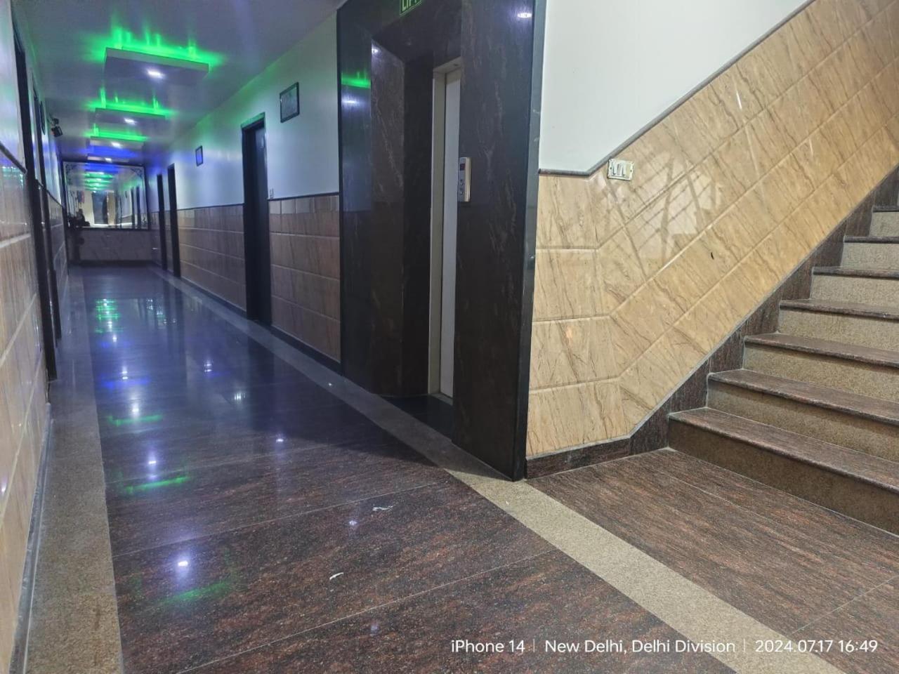 Jet Fox By Aero View Hotel, Delhi Airport Нью-Дели Экстерьер фото