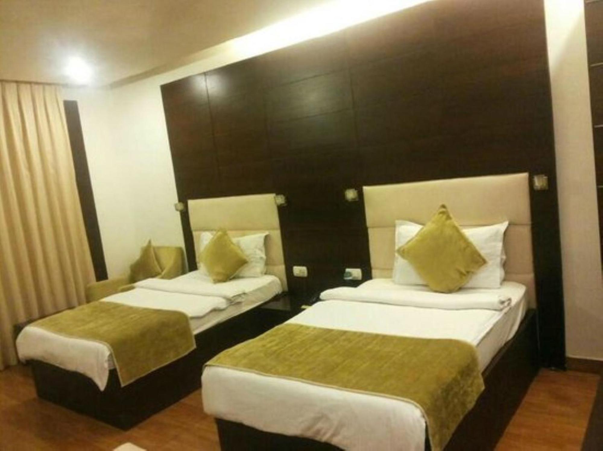 Jet Fox By Aero View Hotel, Delhi Airport Нью-Дели Экстерьер фото