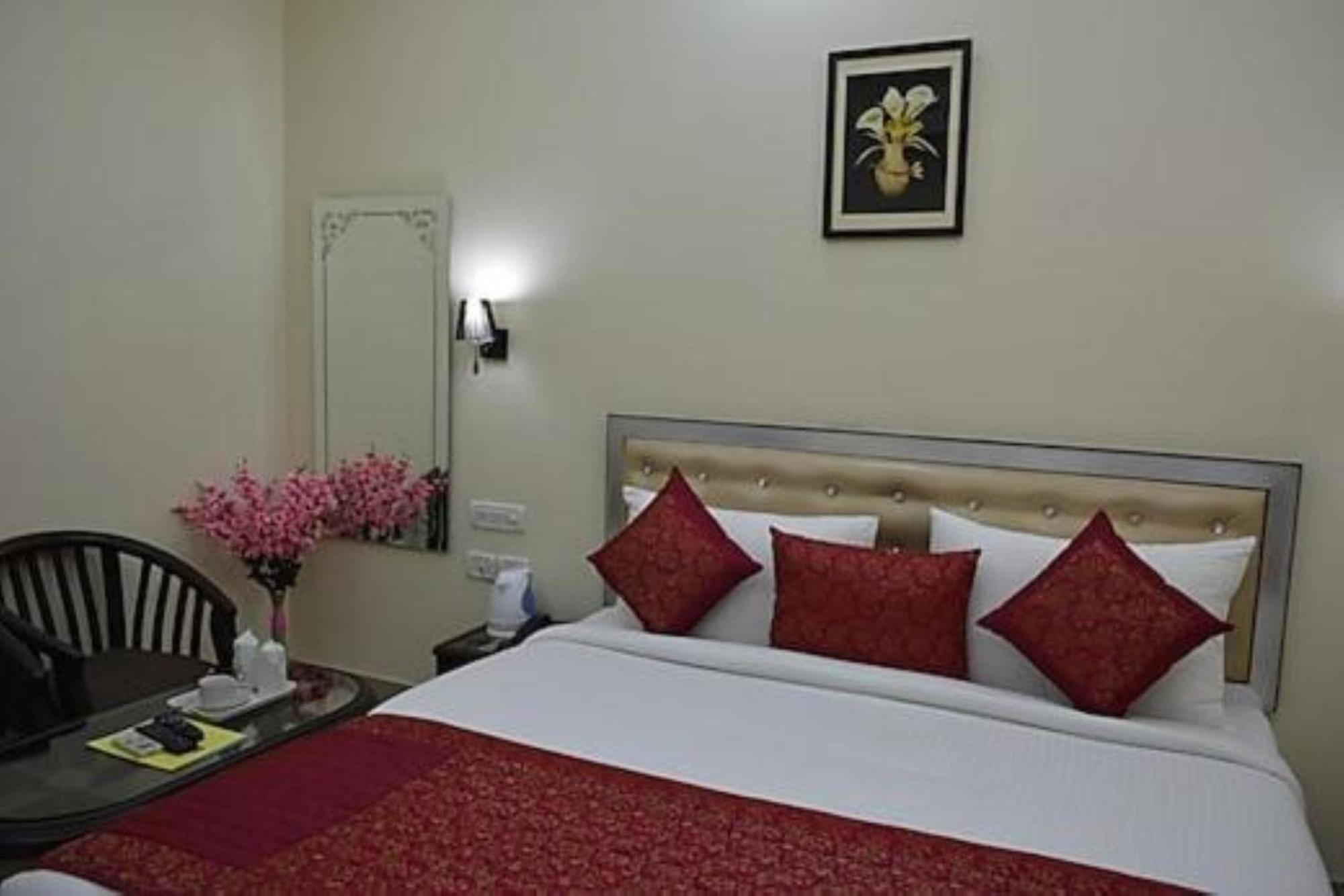 Jet Fox By Aero View Hotel, Delhi Airport Нью-Дели Экстерьер фото