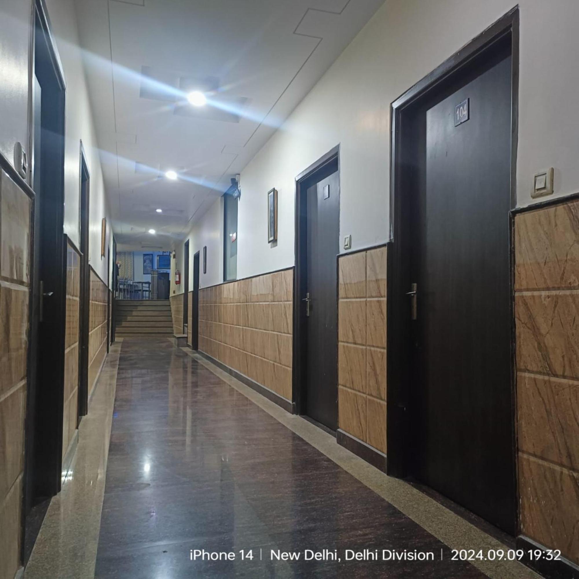 Jet Fox By Aero View Hotel, Delhi Airport Нью-Дели Экстерьер фото